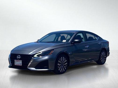 Gun Metallic 2025 Nissan Altima SV