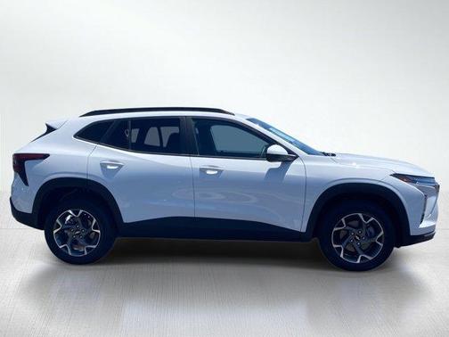 Summit White 2025 Chevrolet Trax LT