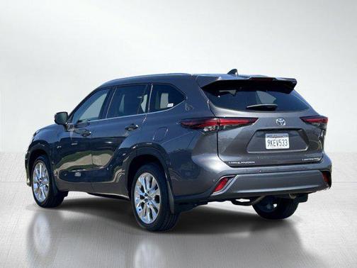 Magnetic Gray Metallic 2024 Toyota Highlander Limited