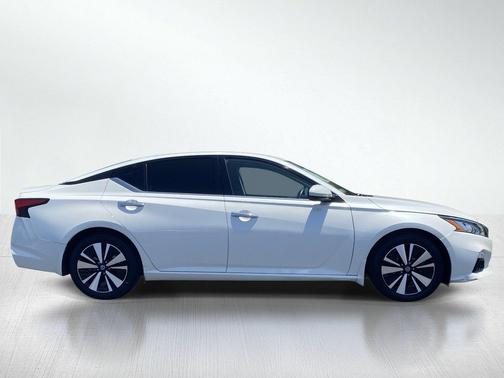 Pearl White Tricoat 2019 Nissan Altima 2.5 SL