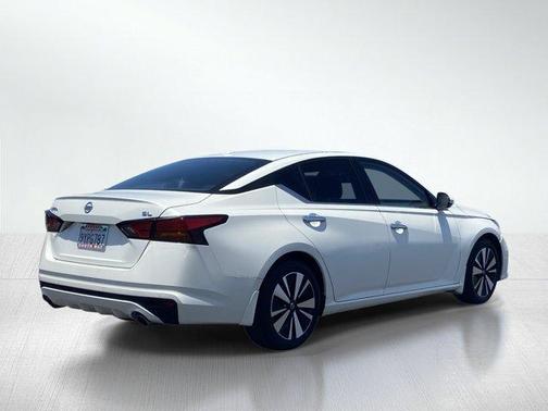 White 2019 Nissan Altima 2.5 SL