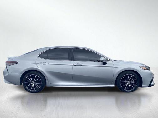 Celestial Silver Metallic 2023 Toyota Camry SE