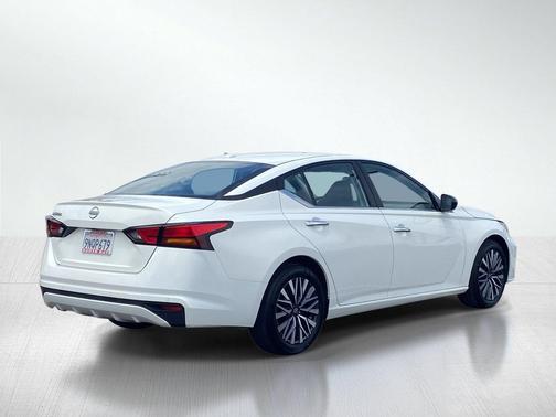 Glacier White 2025 Nissan Altima 2.5 SV