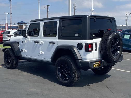 Bright White Clearcoat 2021 Jeep Wrangler Unlimited Sport Altitude