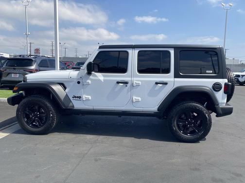 Bright White Clearcoat 2021 Jeep Wrangler Unlimited Sport Altitude