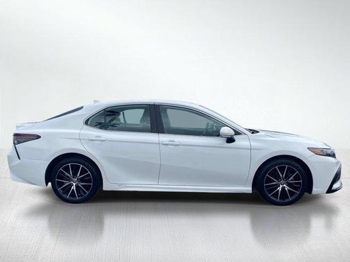Ice 2024 Toyota Camry SE