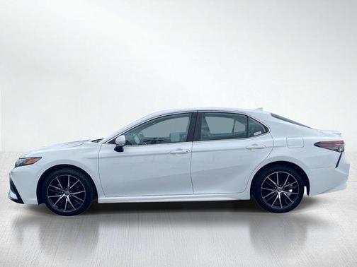 Ice 2024 Toyota Camry SE