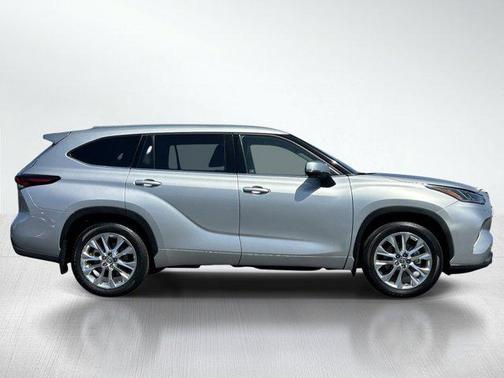 Celestial Silver Metallic 2024 Toyota Highlander Limited