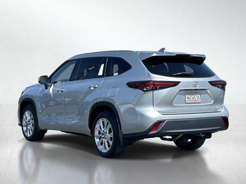 Celestial Silver Metallic 2024 Toyota Highlander Limited