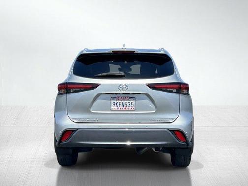 Celestial Silver Metallic 2024 Toyota Highlander Limited