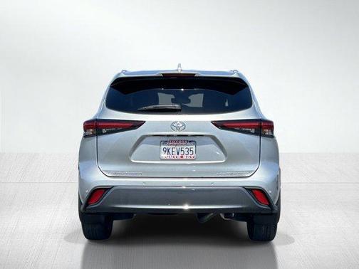 Celestial Silver Metallic 2024 Toyota Highlander Limited