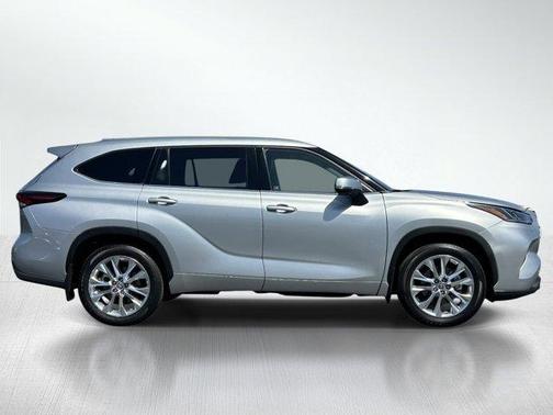 Celestial Silver Metallic 2024 Toyota Highlander Limited