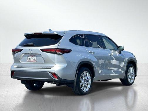 Celestial Silver Metallic 2024 Toyota Highlander Limited