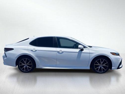 Ice 2023 Toyota Camry Hybrid SE