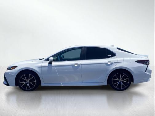 Ice Cap 2023 Toyota Camry SE