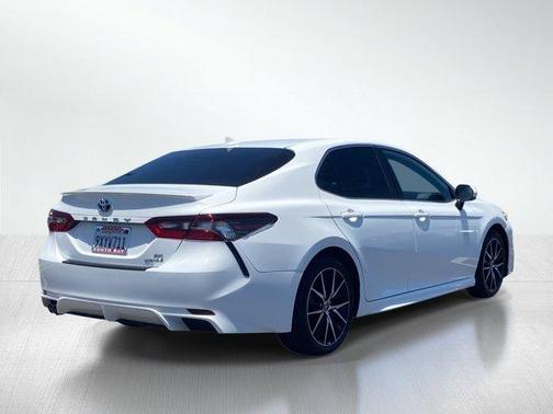Ice 2023 Toyota Camry Hybrid SE