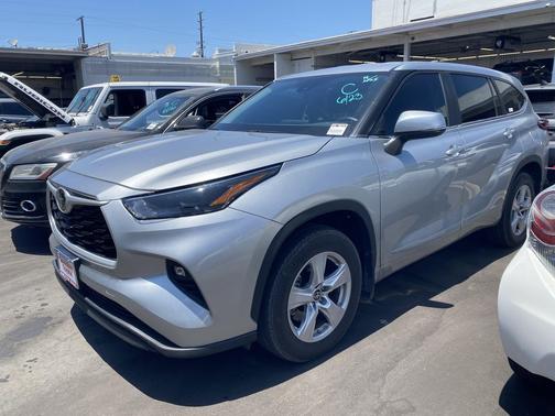 Celestial Silver Metallic 2023 Toyota Highlander LE