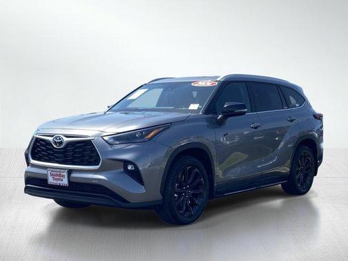 Metal 2026 Toyota Highlander XLE