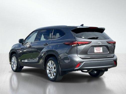 Magnetic Gray Metallic 2024 Toyota Highlander Limited