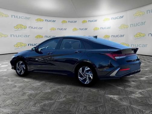 2025 Hyundai ELANTRA HEV SEL