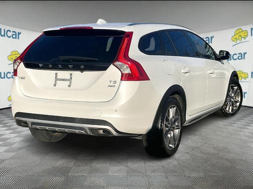 2016 Volvo V60 Cross Country T5