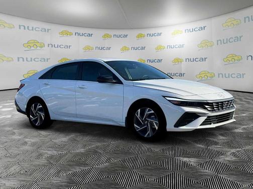 2025 Hyundai ELANTRA HEV SEL