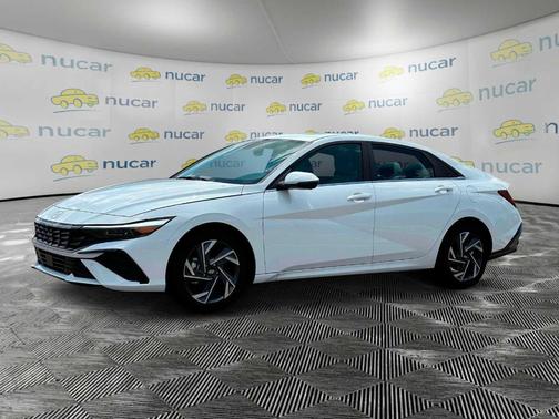 2025 Hyundai ELANTRA Limited