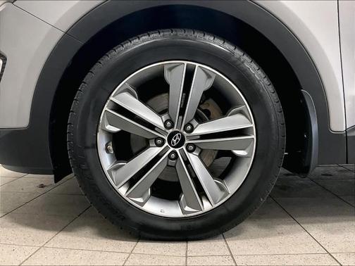 2016 Hyundai SANTA FE SE