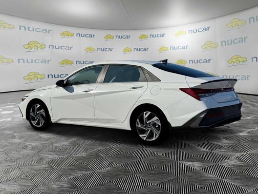 2025 Hyundai ELANTRA HEV SEL