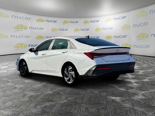 2025 Hyundai ELANTRA HEV SEL