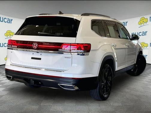 Pure White 2024 Volkswagen Atlas 2.0T SE
