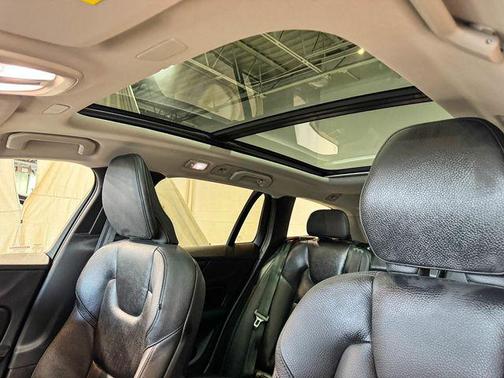 2024 Volvo V60 Cross Country B5 Plus