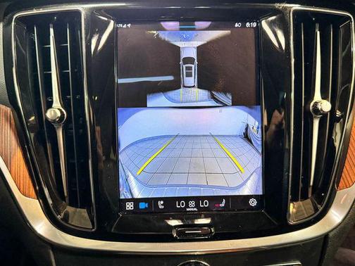 2024 Volvo V60 Cross Country B5 Plus