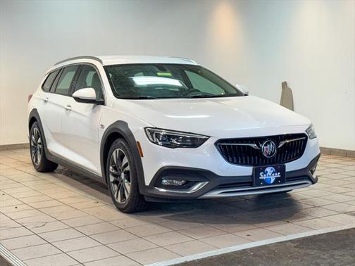 2018 Buick Regal TourX Essence
