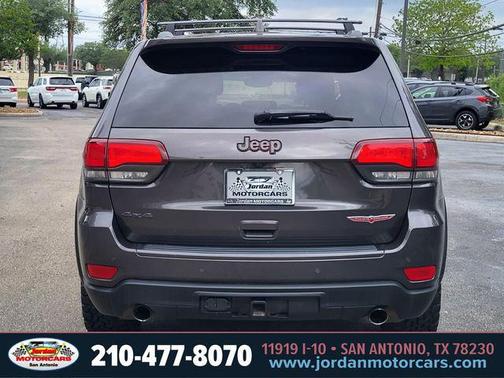 Granite Crystal Metallic Clearcoat 2019 Jeep Grand Cherokee Trailhawk