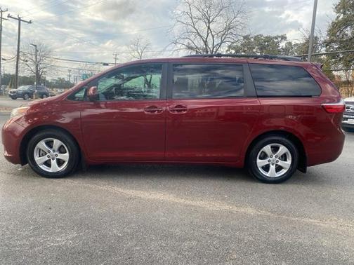 2017 Toyota Sienna LE