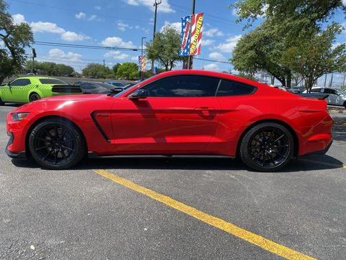 2017 Ford Shelby GT350 Base