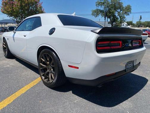 Ivory White Tri-Coat Pearl 2016 Dodge Challenger SRT Hellcat