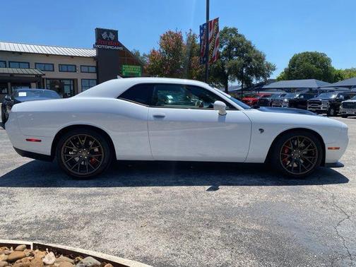 Ivory White Tri-Coat Pearl 2016 Dodge Challenger SRT Hellcat