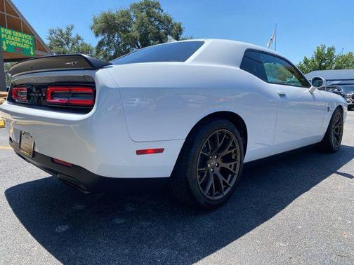 Ivory White Tri-Coat Pearl 2016 Dodge Challenger SRT Hellcat