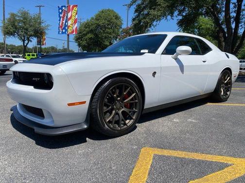 Ivory White Tri-Coat Pearl 2016 Dodge Challenger SRT Hellcat