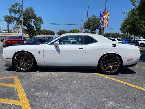 Ivory White Tri-Coat Pearl 2016 Dodge Challenger SRT Hellcat