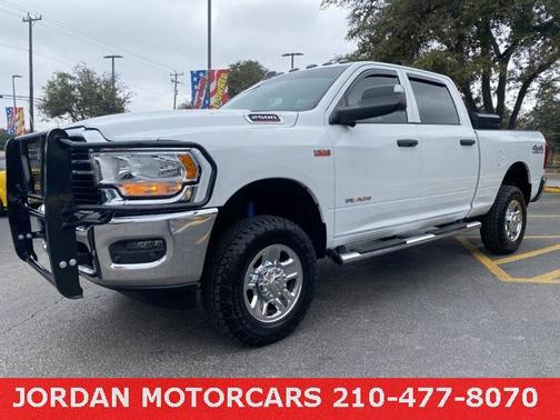 2020 RAM 2500 Tradesman Crew Cab 4X4 6'4' Box