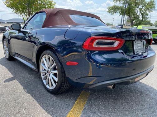 2018 FIAT 124 Spider Base