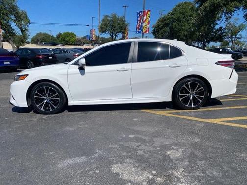 2020 Toyota Camry SE