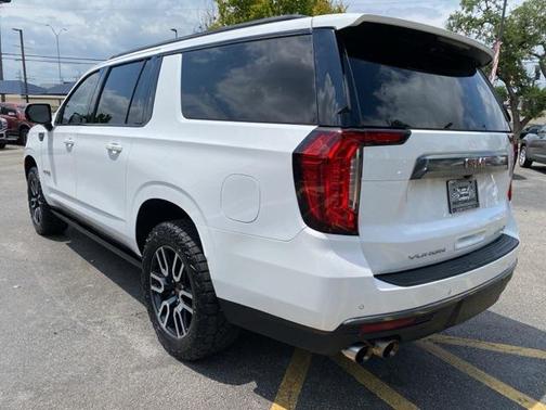 2022 GMC Yukon XL 4WD AT4