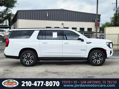 2022 GMC Yukon XL 4WD AT4