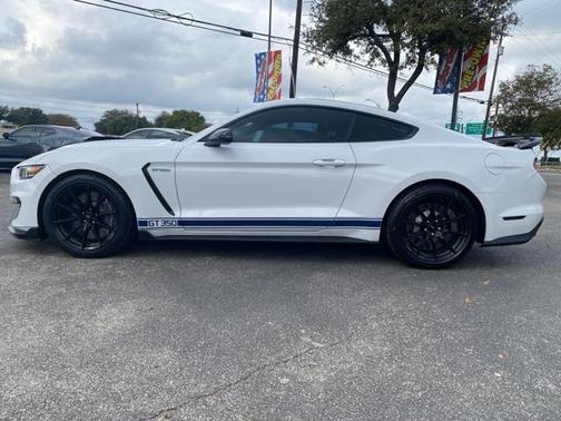 2017 Ford Shelby GT350 Base