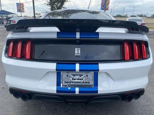 2017 Ford Shelby GT350 Base