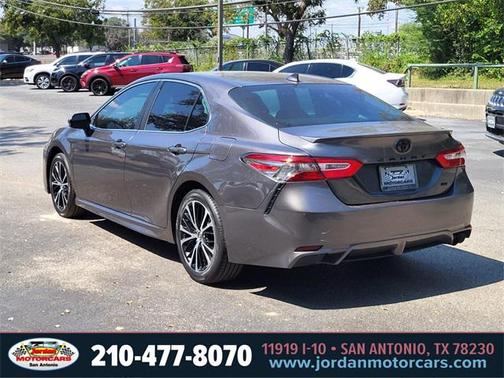 2019 Toyota Camry SE